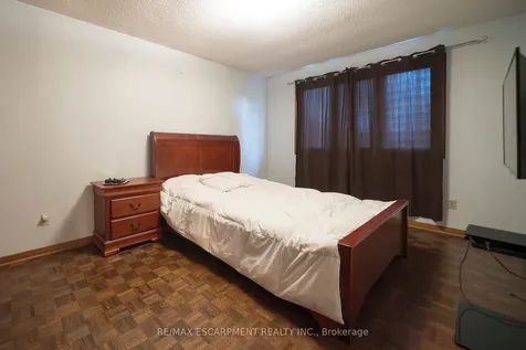 2057 Wincanton Crescent Mississauga ON L5M 3E4