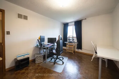 2057 Wincanton Crescent Mississauga ON L5M 3E4