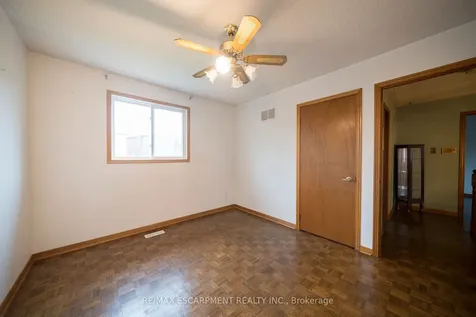 2057 Wincanton Crescent Mississauga ON L5M 3E4