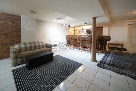 2057 Wincanton Crescent Mississauga ON L5M 3E4