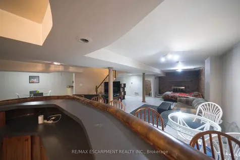 2057 Wincanton Crescent Mississauga ON L5M 3E4