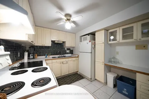 2057 Wincanton Crescent Mississauga ON L5M 3E4