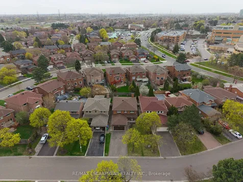 2057 Wincanton Crescent Mississauga ON L5M 3E4
