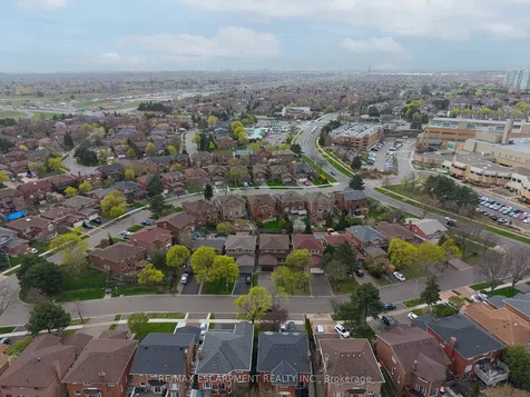 2057 Wincanton Crescent Mississauga ON L5M 3E4