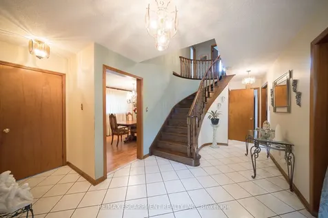 2057 Wincanton Crescent Mississauga ON L5M 3E4