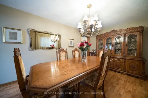 2057 Wincanton Crescent Mississauga ON L5M 3E4