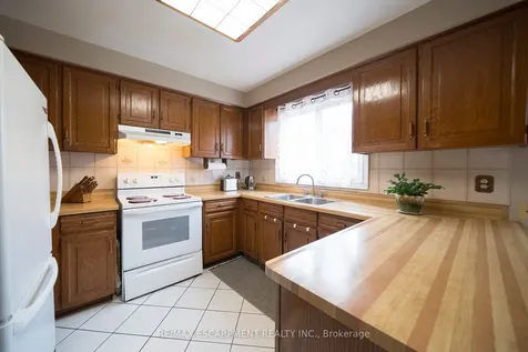 2057 Wincanton Crescent Mississauga ON L5M 3E4