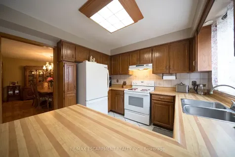 2057 Wincanton Crescent Mississauga ON L5M 3E4