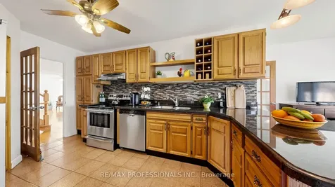6 Hedges Boulevard Toronto ON M9B 3C2