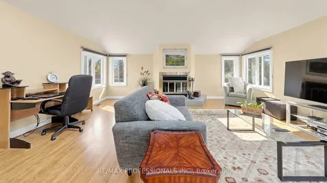 6 Hedges Boulevard Toronto ON M9B 3C2