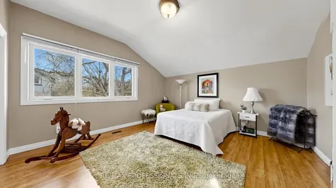 6 Hedges Boulevard Toronto ON M9B 3C2