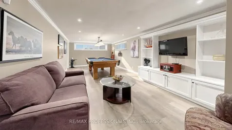 6 Hedges Boulevard Toronto ON M9B 3C2