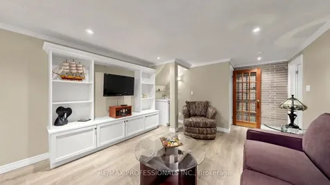 6 Hedges Boulevard Toronto ON M9B 3C2