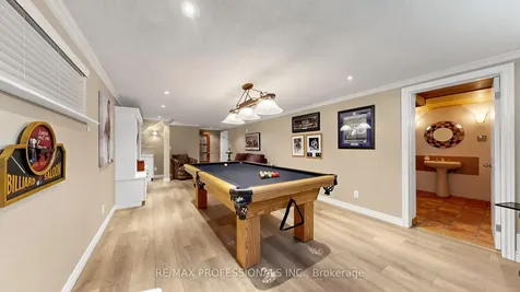 6 Hedges Boulevard Toronto ON M9B 3C2