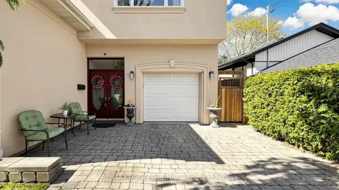 6 Hedges Boulevard Toronto ON M9B 3C2