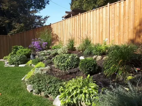6 Hedges Boulevard Toronto ON M9B 3C2