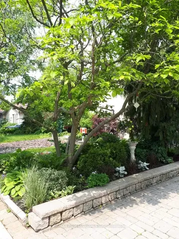 6 Hedges Boulevard Toronto ON M9B 3C2