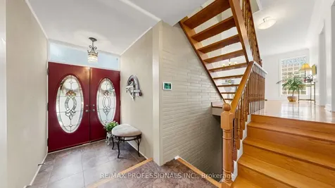 6 Hedges Boulevard Toronto ON M9B 3C2