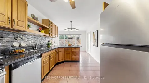 6 Hedges Boulevard Toronto ON M9B 3C2