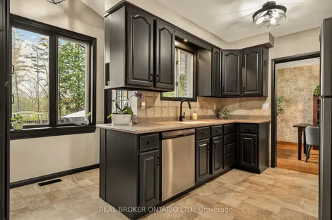 5119 Cherryhill Crescent Burlington ON L7L 4B8
