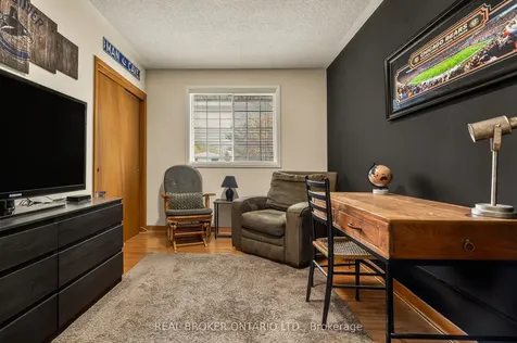 5119 Cherryhill Crescent Burlington ON L7L 4B8