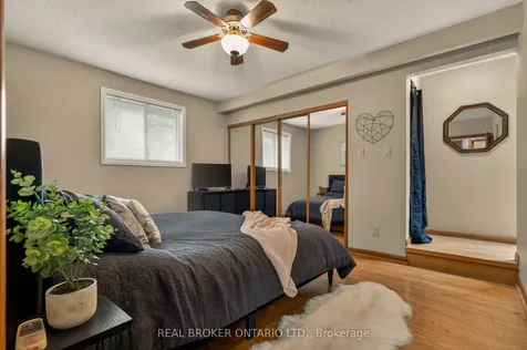 5119 Cherryhill Crescent Burlington ON L7L 4B8