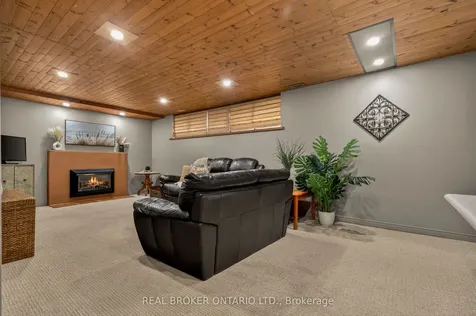 5119 Cherryhill Crescent Burlington ON L7L 4B8