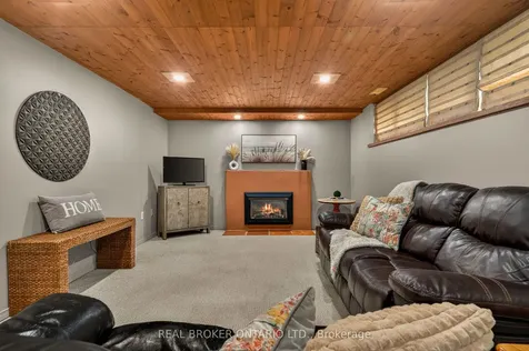 5119 Cherryhill Crescent Burlington ON L7L 4B8