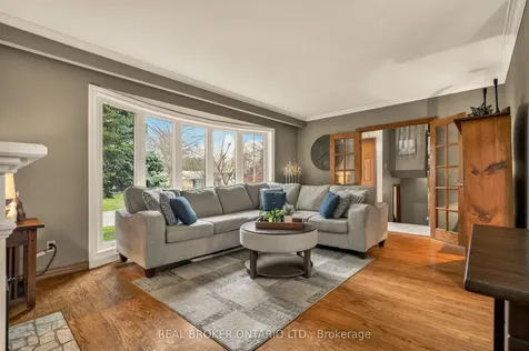 5119 Cherryhill Crescent Burlington ON L7L 4B8
