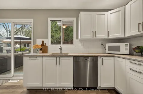 5119 Cherryhill Crescent Burlington ON L7L 4B8