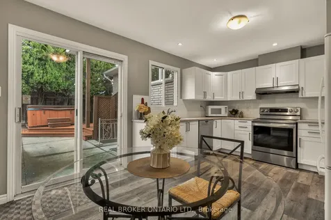5119 Cherryhill Crescent Burlington ON L7L 4B8