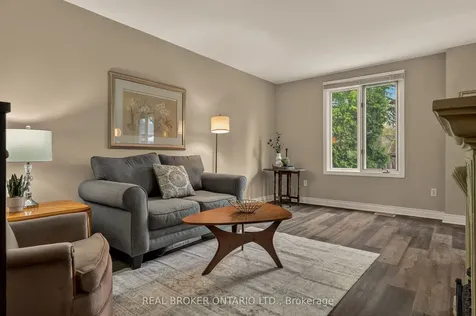5119 Cherryhill Crescent Burlington ON L7L 4B8