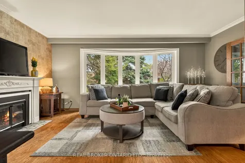 5119 Cherryhill Crescent Burlington ON L7L 4B8