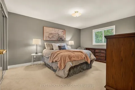 5119 Cherryhill Crescent Burlington ON L7L 4B8