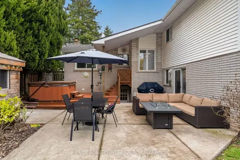 5119 Cherryhill Crescent Burlington ON L7L 4B8