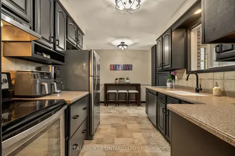 5119 Cherryhill Crescent Burlington ON L7L 4B8