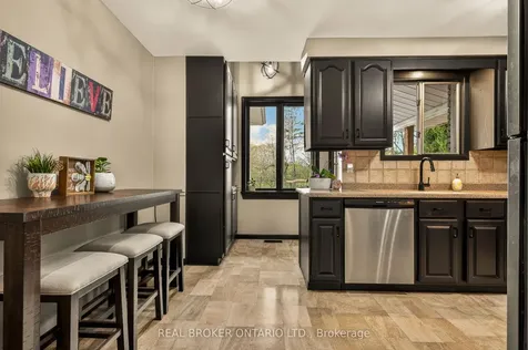 5119 Cherryhill Crescent Burlington ON L7L 4B8