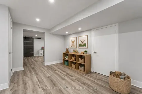 5 Westwynd Court Toronto ON M9R 2M1