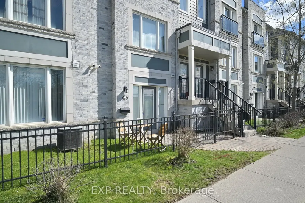 60 Fairwood Circle Brampton ON L6R 0Y6