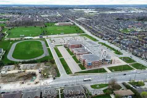 60 Fairwood Circle Brampton ON L6R 0Y6