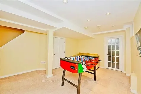 5673 Flora Drive Burlington ON L7L 6X4