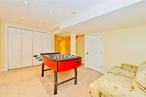 5673 Flora Drive Burlington ON L7L 6X4