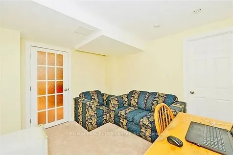 5673 Flora Drive Burlington ON L7L 6X4