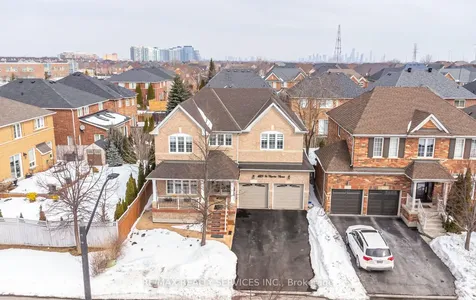 4829 St. Martin Mews Mississauga ON L5M 7J9