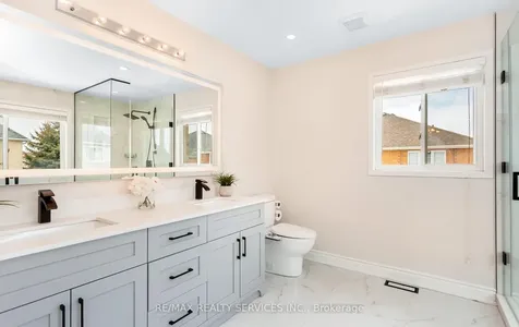 4829 St. Martin Mews Mississauga ON L5M 7J9