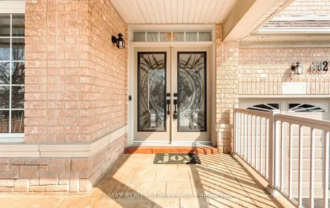 4829 St. Martin Mews Mississauga ON L5M 7J9