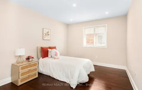 4829 St. Martin Mews Mississauga ON L5M 7J9