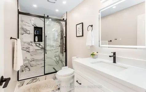 4829 St. Martin Mews Mississauga ON L5M 7J9