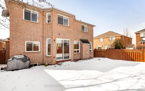4829 St. Martin Mews Mississauga ON L5M 7J9