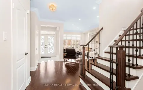 4829 St. Martin Mews Mississauga ON L5M 7J9